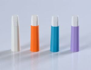 Lancette Monouso Sterili di Sicurezza con Punta Triangolare, Varie Versioni Codificate a Colori per il Prelievo di Sangue Periferico - Product Image 1