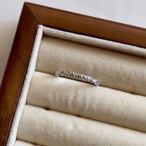 Anillo Abierto de Plata Pura S925 con Textura de Lava, Chapado de Alta Gama en Oro de 18K, Estilo Versátil y Moderno, Diseño de Nicho con Incrustaciones - Product Image 1