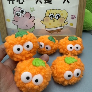 พวงกุญแจ LED รูปการ์ตูนน่ารักพร้อมใบไม้สีเขียวข้ามตาปอมปอมลูกบอลสีส้มถังกอด-ทองแดงปลอดภัยของขวัญ DIY - Product Image 1