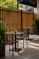 Système de clôture de jardin en composite bois-plastique (WPC) durable et anticorrosion, avec design à lattes verticales pour balcons, vente en gros