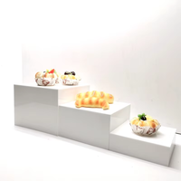Présentoirs en acrylique blancs modernes Foshan Languo pour buffet, socles ronds pour aliments, cubes de présentation, boîtes gigognes