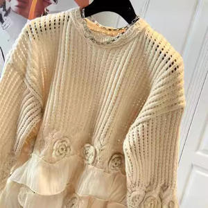 เสื้อสเวตเตอร์ถักสำหรับผู้หญิง ตกแต่งผ้าตาข่าย คอทรงกลม แต่งระบายชายเสื้อ ลายดอกไม้ 3 มิติ สไตล์ลำลอง ทรงหลวม แฟชั่น - Product Image 5