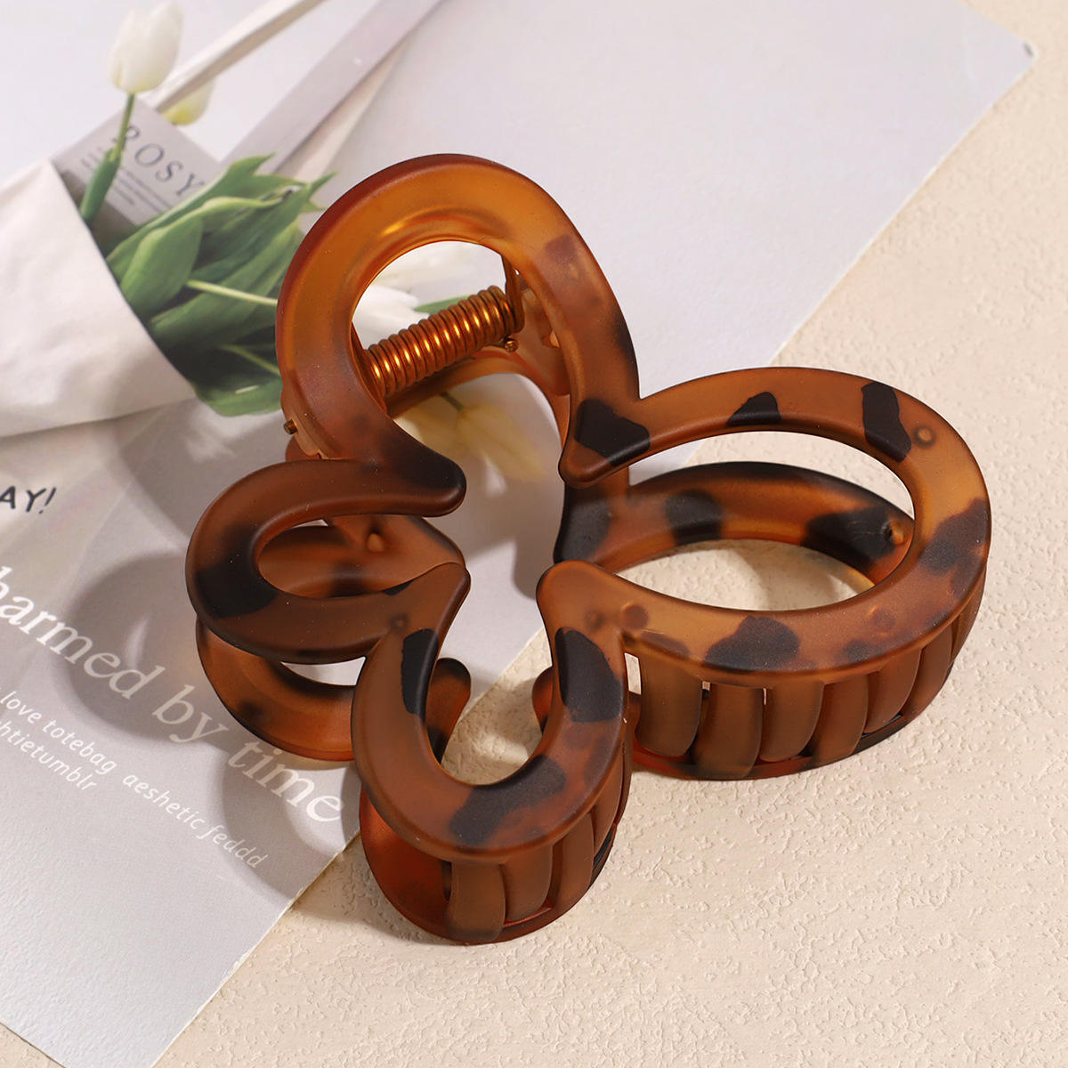 น้ำตาลอ่อน