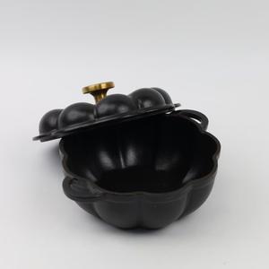 Horno holandés <span class=keywords><strong>de</strong></span> <span class=keywords><strong>hierro</strong></span> fundido <span class=keywords><strong>de</strong></span> calabaza con tapa <span class=keywords><strong>Olla</strong></span> <span class=keywords><strong>de</strong></span> Horno Holandés <span class=keywords><strong>de</strong></span> <span class=keywords><strong>hierro</strong></span> fundido esmaltado <span class=keywords><strong>para</strong></span> <span class=keywords><strong>hornear</strong></span> <span class=keywords><strong>pan</strong></span> - Product Image 3