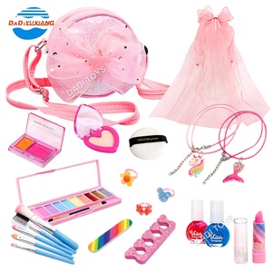Set Trucco e Bellezza per Bambine, Gioco di Travestimento con Accessori per Capelli, Giocattolo Moda in Plastica Rosa - Product Image 2