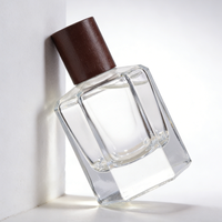 Flacons de parfum carrés en verre transparent de haute qualité 50 ml, vaporisateur de luxe, vente en gros, diffuseur à bâtonnets vide, couleur personnalisée or, sur mesure