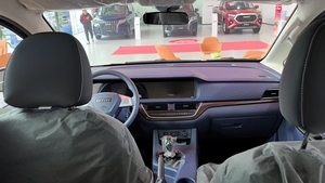 Fabriqué en Chine 25 EM7 avec une autonomie de 365KM New Energy Tram 6 places 7 places Voiture - Product Image 3