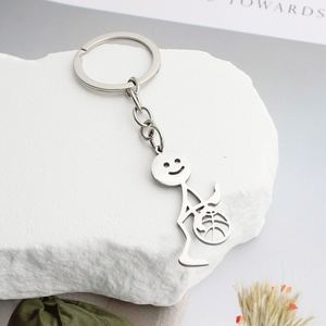 Llavero Personalizable de Acero Inoxidable con Diseño de Pareja de Hombres de Chispas, Estilo Divertido, para Entusiastas del Baloncesto - Product Image 2