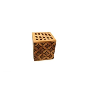 Quemador de Bakhoor de madera de primera calidad con diseño decorativo para quemar y decorar el hogar, disponible para la venta. - Product Image 1