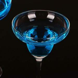 Copa de Vino de Cristal con Tallo Triangular Geométrico 3D y Asa de Aluminio para Hotel, Bar, Fiesta, Vajilla Comercial Premium - Product Image 4