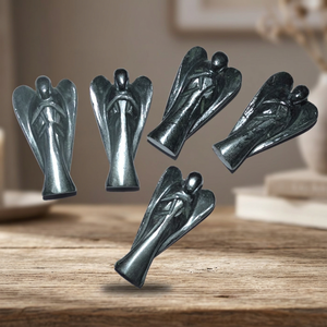 Ange en hématite de 2 pouces, pierre de guérison |   Pierre précieuse sculptée d'origine Gujarat de la marque Crystalexport.com - Product Image 2