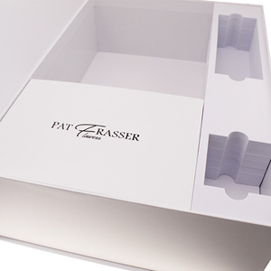 Caja de Regalo Rígida Tipo Libro, Grande, Personalizable, con Laminado Mate, Recubrimiento UV, Divisores, Reciclable y con Grabado en Relieve para Joyería - Product Image 6