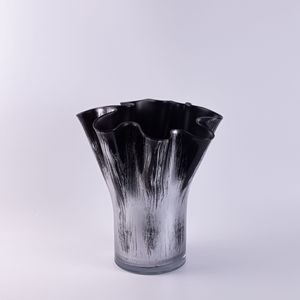 Jarrón de Metal Ideal para Decoración de Patio Exterior, Mantiene la Durabilidad y Conserva un Aspecto Floral Impresionante Durante Todas las Estaciones - Product Image 4