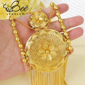 Parure de bijoux de mariage indienne traditionnelle style Dubaï, colliers en alliage moulé à pampilles, boucles d'oreilles couleur or - Product Image 6