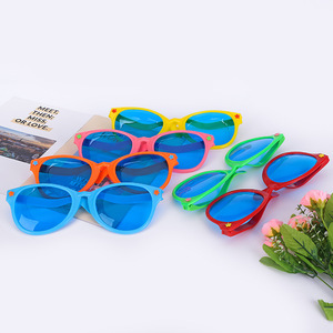 <span class=keywords><strong>Gafas</strong></span> <span class=keywords><strong>de</strong></span> <span class=keywords><strong>Sol</strong></span> <span class=keywords><strong>Gigantes</strong></span> para Fiestas, <span class=keywords><strong>Gafas</strong></span> <span class=keywords><strong>de</strong></span> <span class=keywords><strong>Sol</strong></span> Extra Grandes para Cosplay, Halloween, Fiestas Temáticas y Eventos Deportivos - Product Image 2