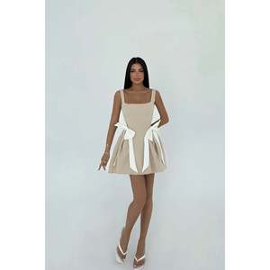 Vestido de Noche Nellie Mini Beige con Estilo Fluido y Decoración Drapeada, Cintura Imperio, Talla XS, para Fiestas, Citas y Eventos - Product Image 3