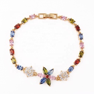 Bracelet tendance en alliage plaqué or 18 carats, forme de fleur, multicolore, serti de zirconiums cubiques, pour femmes, bracelet en cristal incrusté - Product Image 4
