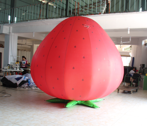 Fraise gonflable pour événements publicitaires commerciaux en plein air - Product Image 1