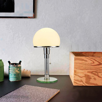 Lampe de table LED en verre rappelant le design nordique, création de Designer, design moderne, luminaire décoratif d'intérieur, idéal pour une chambre à coucher, rvb