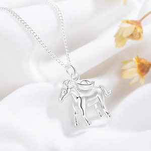 El Nuevo Estilo Prácticamente Garantiza el Éxito: Collar de Lingote de Oro con Diseño de Caballo y Collar del Año del Caballo - Product Image 2