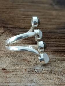 Bague en argent à double pierre de style bohème, pierre de lune naturelle et pierre bleue labradorite sertie de lunette pour mariage ou fête - Product Image 5