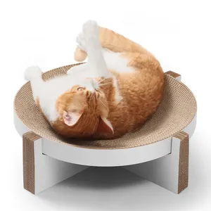 Cama de gato em material de papel ondulado com desenho suspenso e função emissora de odor