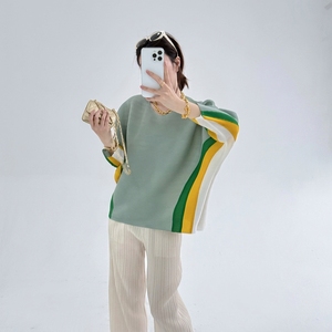 Pengiriman Cepat Kasual Warna-Blok Patchwork Poliester Terstruktur Lengan Kelelawar Musim Gugur Wanita Modis 2026 Gaya Miyake - Product Image 4
