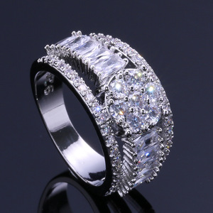 Anello Elegante da Donna per Fidanzamento, Design Minimalista a Quattro Punte con Accenti Scintillanti, Gioiello Regolabile in Lega, Stile Moderno, Idea Regalo - Product Image 6