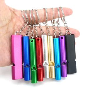 Sifflet d'urgence en métal 120 dB avec logo imprimé pour la défense personnelle, idéal pour le camping, la randonnée, les sports et l'entraînement canin - Product Image 2