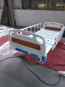 Cama de hospital manual de 3 funciones, cama médica ajustable de 3 Manivela para pacientes con rieles, precio de colchón, BT-AM106