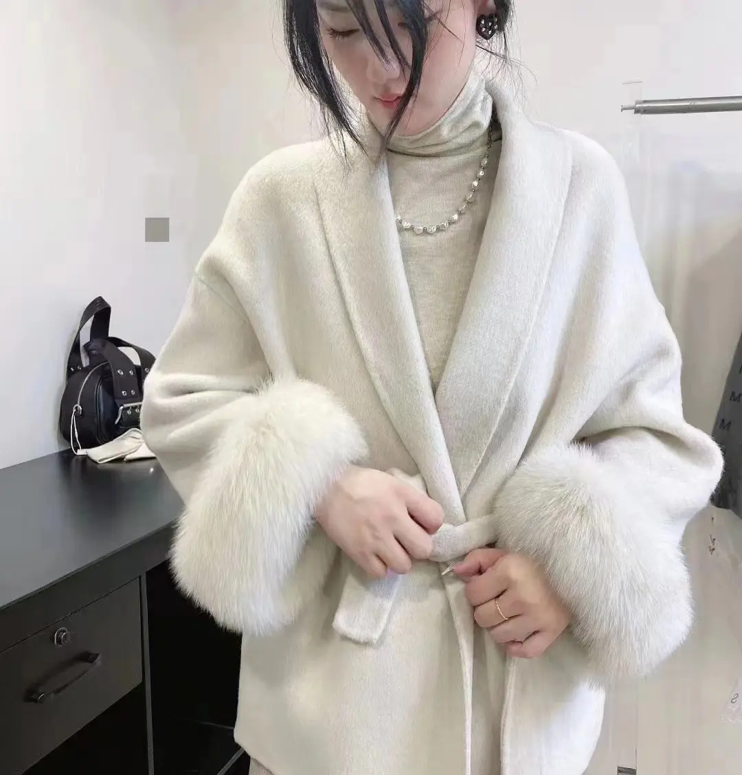 Großhandel Winter New Elegante und bequeme doppelseitige Woll gürtel Manschette Fox Fur Damen mantel