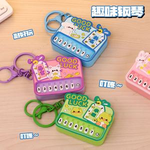 Fabricant de porte-clés en plastique PVC 3D pour enfants, porte-clés de voiture de créateur de dessin animé mignon, mini piano créatif, porte-clés en vente en gros - Product Image 5