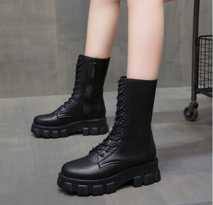 Lässige Damen-Stiefeletten aus PU-Leder mit dicker Sohle und Schnürung im Motorrad-Stil - Product Image 3