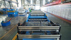 Máquina formadora de rollos de doble capa para la fabricación de tejas de acero de alta eficiencia y ahorro de energía duradero con engranaje y motor - Product Image 4
