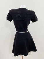 Nouveautés OUDINA : Ensemble jupe et haut court en tricot noir classique à bordures contrastées pour femmes