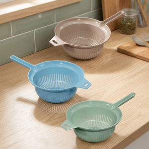 Scolapasta Rotondo in Plastica con Manico - Product Image 3