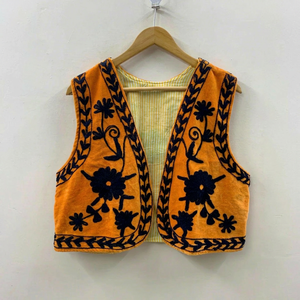 Veste courte sans manches brodée jaune moutarde traditionnelle pour femme, faite à la main, ethnique, avec des motifs floraux en fil noir, style Koti Boho Crop Shrug - Product Image 1