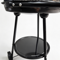 Barbecue au charbon de bois d'extérieur avec couvercle noir, design portable à roulettes, étagères latérales, acier résistant à la chaleur pour le jardin et le camping