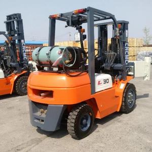 رافعة شوكية Sinomach cmc 3 طن LPG مع كابينة ووظيفة تغيير جانبي تعمل بالبنزين - Product Image 3