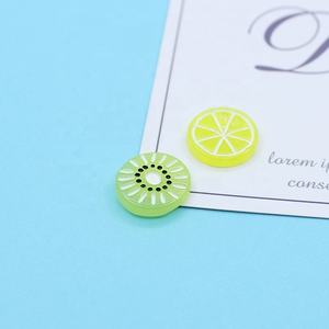 Adorables fruits de dessin animé (Kiwi, Citron, Ananas, Cerise) en résine à dos plat Kawaii pour slime - Product Image 5