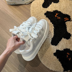 Baskets blanches pour femmes en cuir de vachette véritable, style Miu, à semelle épaisse, à lacets, rehaussantes, collection Printemps 2026, chaussures décontractées coréennes - Product Image 1