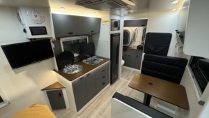 Caravana todoterreno de lujo moderna de aluminio <span class=keywords><strong>para</strong></span> <span class=keywords><strong>2</strong></span> personas, autocaravana con suspensión independiente y espacio de almacenamiento en venta - Product Image 6