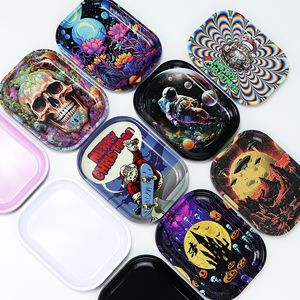 新登場 両面印刷 メタル製 スモークハーブ用ローリングトレイ 喫煙アクセサリー 蓋付き - Product Image 1