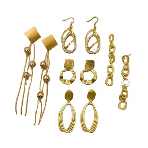 80-150 pièces de chaque kg, vente au poids, influenceur en ligne, populaire, élégant, clous d'oreille de haute qualité pour femmes, mélange de bijoux en vrac et aléatoire - Product Image 1