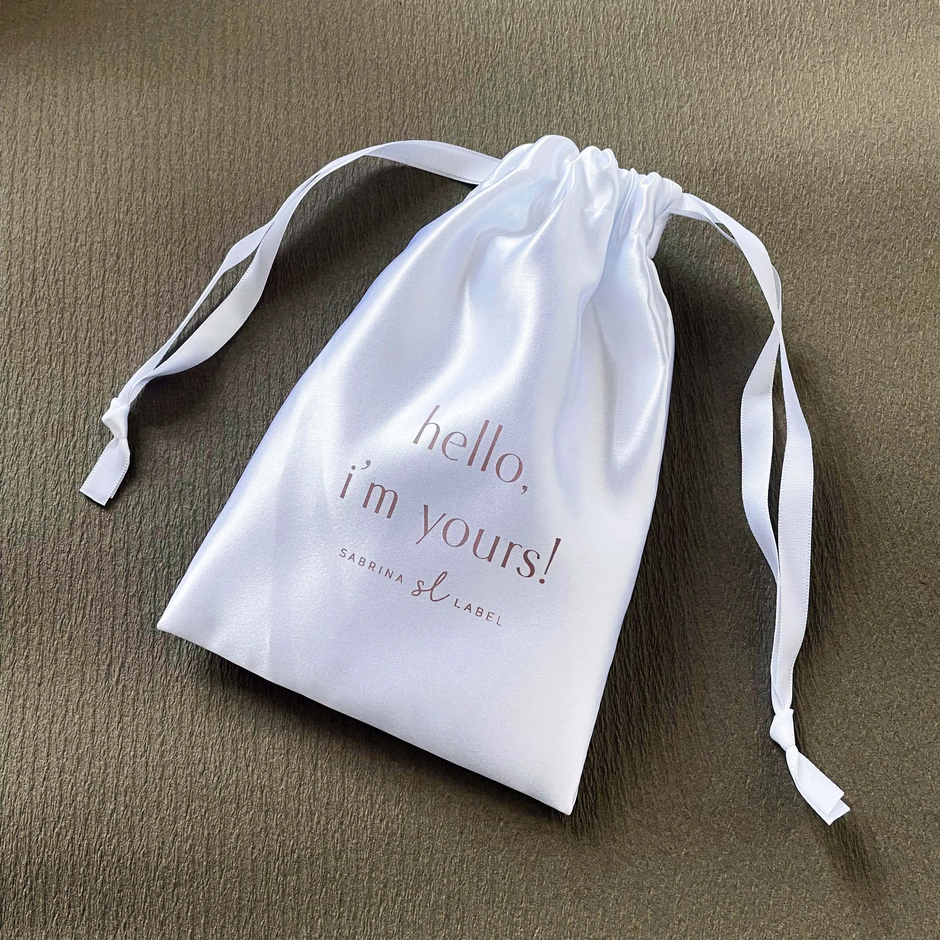 Düşük MOQ küçük lüks naylon takı çantaları kullanımlık saten ipli hediye keseleri özel logo ile cilt bakımı için