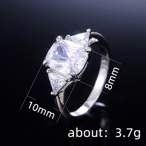 Anello da Donna con Quattro Punte e Zirconia Cubica Bianca Taglio Quadrato, Gioiello alla Moda - Product Image 5