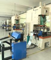 Machine automatique de fabrication de barquettes en aluminium, machine de découpe de barquettes en aluminium pour l'emballage alimentaire, en promotion