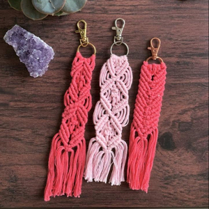   Llavero de macramé hecho a mano, Felicidad - Product Image 1