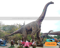 Parc à dinosaures, dinosaure géant Apatosaurus, dinosaure animatronique, dinosaure réaliste