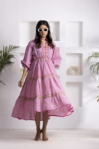 Vestido de tres capas con estampado Mughal rosa para mujer, con mangas con puños y cuello mandarín, para un estilo étnico elegante. - Product Image 4